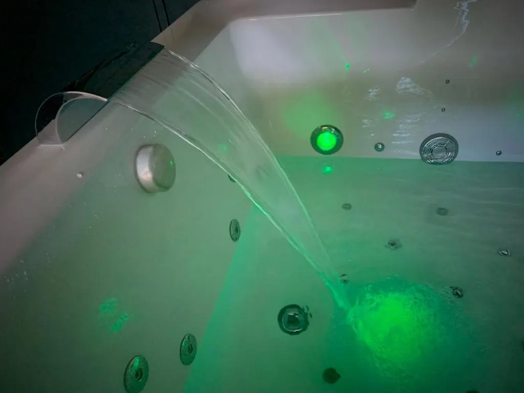 Love Room Du Pavillon Gite Independant Avec Spa A 50 Min De Lyon Dans Le Beaujolais Julienas