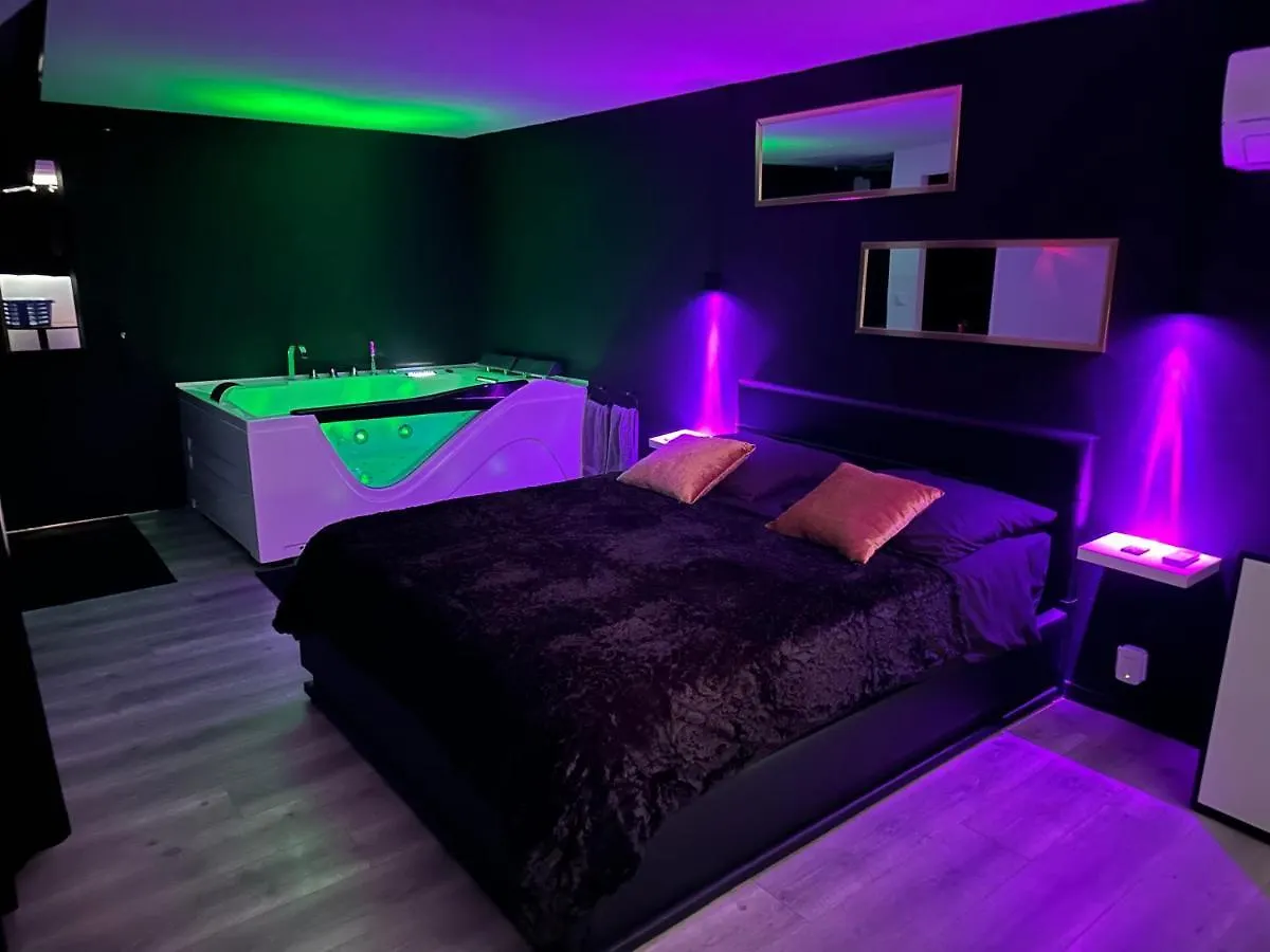 Love Room Du Pavillon Gite Independant Avec Spa A 50 Min De Lyon Dans Le Beaujolais Julienas